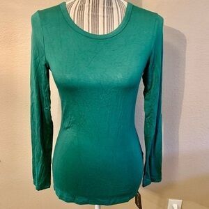 NWT Long-Sleeved Top XS Emerald Green Fuinloth Rayon Spandex Soft Stretchy